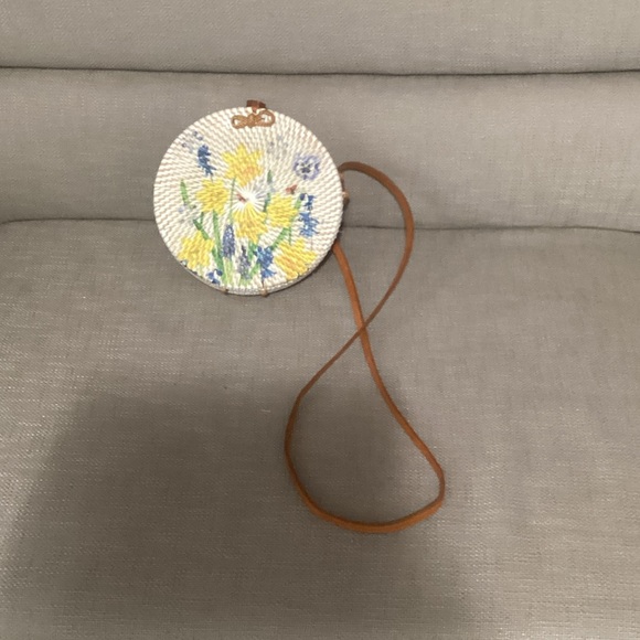 Handbags - Floral Round Woven Crossbody Bag
